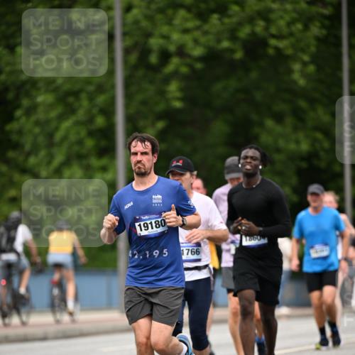 29.06.2025 - hella hamburg halbmarathon Dr. Thomas Lammeyer http://msf.ph/oto/8509626 29.06.2025 10:32:14 Kennedybrücke 1148, 1530, 4372, 5285, 5707, 5903, 5939, 7667, 7764, 7980, 8327, 9855, 10412, 10413 meine-sportfotos.de