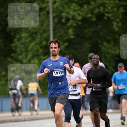 29.06.2025 - hella hamburg halbmarathon Dr. Thomas Lammeyer http://msf.ph/oto/8509627 29.06.2025 10:32:14 Kennedybrücke 1148, 1530, 4372, 5285, 5707, 5903, 5939, 7667, 7764, 7980, 8327, 9855, 10412, 10413 meine-sportfotos.de