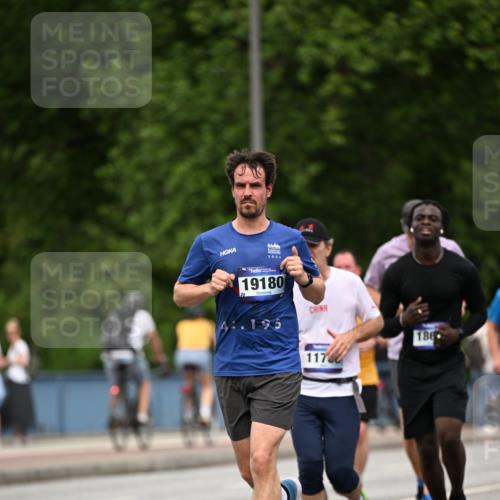 29.06.2025 - hella hamburg halbmarathon Dr. Thomas Lammeyer http://msf.ph/oto/8509631 29.06.2025 10:32:14 Kennedybrücke 1148, 1530, 4372, 5285, 5707, 5903, 5939, 7667, 7764, 7980, 8327, 9855, 10412, 10413 meine-sportfotos.de
