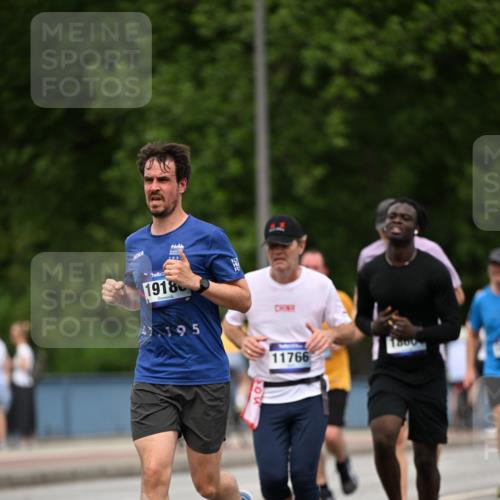 29.06.2025 - hella hamburg halbmarathon Dr. Thomas Lammeyer http://msf.ph/oto/8509636 29.06.2025 10:32:15 Kennedybrücke 1148, 1530, 4372, 5285, 5707, 5903, 5939, 7497, 7667, 7764, 7980, 8327, 9855, 10412, 10413 meine-sportfotos.de