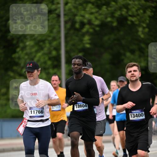 29.06.2025 - hella hamburg halbmarathon Dr. Thomas Lammeyer http://msf.ph/oto/8509643 29.06.2025 10:32:15 Kennedybrücke 1148, 1530, 4372, 5285, 5707, 5903, 5939, 7497, 7667, 7764, 7980, 8327, 9855, 10412, 10413 meine-sportfotos.de