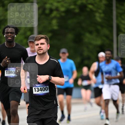 29.06.2025 - hella hamburg halbmarathon Dr. Thomas Lammeyer http://msf.ph/oto/8509652 29.06.2025 10:32:17 Kennedybrücke 1530, 5285, 5707, 5903, 5939, 7497, 7667, 7764, 7980, 9855, 10412, 10413 meine-sportfotos.de