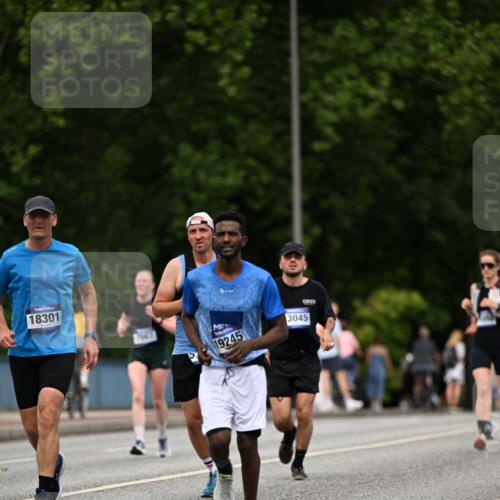 29.06.2025 - hella hamburg halbmarathon Dr. Thomas Lammeyer http://msf.ph/oto/8509657 29.06.2025 10:32:17 Kennedybrücke 1530, 5285, 5707, 5903, 5939, 7497, 7667, 7764, 7980, 9855, 10412, 10413 meine-sportfotos.de