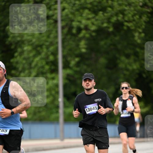 29.06.2025 - hella hamburg halbmarathon Dr. Thomas Lammeyer http://msf.ph/oto/8509687 29.06.2025 10:32:21 Kennedybrücke 1530, 5285, 5707, 5903, 5939, 6102, 7497, 7667, 7764, 7980, 9855, 10412, 10413 meine-sportfotos.de