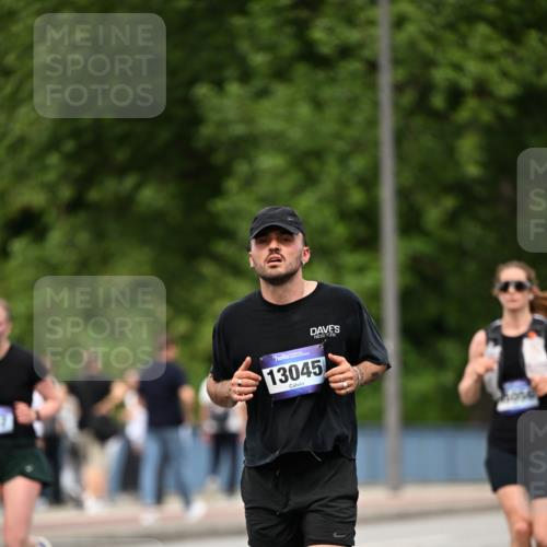 29.06.2025 - hella hamburg halbmarathon Dr. Thomas Lammeyer http://msf.ph/oto/8509704 29.06.2025 10:32:22 Kennedybrücke 1530, 5285, 5707, 5939, 6102, 7497, 7667, 7764, 7980, 9855, 10412, 10413 meine-sportfotos.de