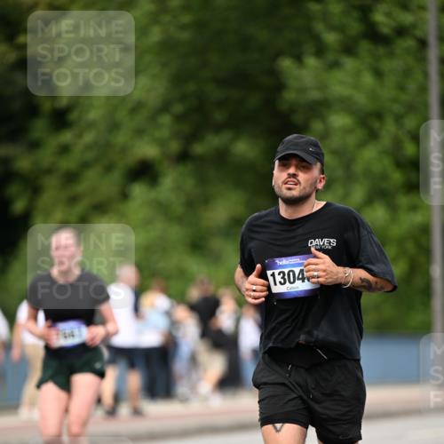 29.06.2025 - hella hamburg halbmarathon Dr. Thomas Lammeyer http://msf.ph/oto/8509711 29.06.2025 10:32:23 Kennedybrücke 5285, 5707, 5939, 6102, 7497, 7667, 7764, 7980, 9855, 10412, 10413 meine-sportfotos.de