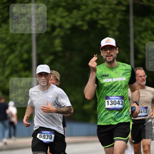 29.06.2025 - hella hamburg halbmarathon Dr. Thomas Lammeyer http://msf.ph/oto/8509741 29.06.2025 10:32:26 Kennedybrücke 4834, 5285, 5707, 5939, 6102, 6259, 6345, 7497, 7667, 7764, 7980, 9855, 10412, 10413 meine-sportfotos.de