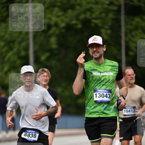 29.06.2025 - hella hamburg halbmarathon Dr. Thomas Lammeyer http://msf.ph/oto/8509743 29.06.2025 10:32:26 Kennedybrücke 4834, 5285, 5707, 5939, 6102, 6259, 6345, 7497, 7667, 7764, 7980, 9855, 10412, 10413 meine-sportfotos.de