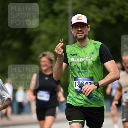 29.06.2025 - hella hamburg halbmarathon Dr. Thomas Lammeyer http://msf.ph/oto/8509755 29.06.2025 10:32:27 Kennedybrücke 4834, 5285, 5707, 5939, 6102, 6259, 6345, 7497, 7667, 7764, 7980, 9855, 10412, 10413 meine-sportfotos.de