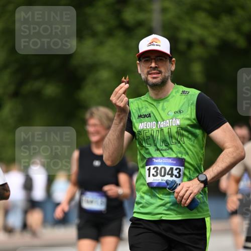 29.06.2025 - hella hamburg halbmarathon Dr. Thomas Lammeyer http://msf.ph/oto/8509758 29.06.2025 10:32:27 Kennedybrücke 4834, 5285, 5707, 5939, 6102, 6259, 6345, 7497, 7667, 7764, 7980, 9855, 10412, 10413 meine-sportfotos.de