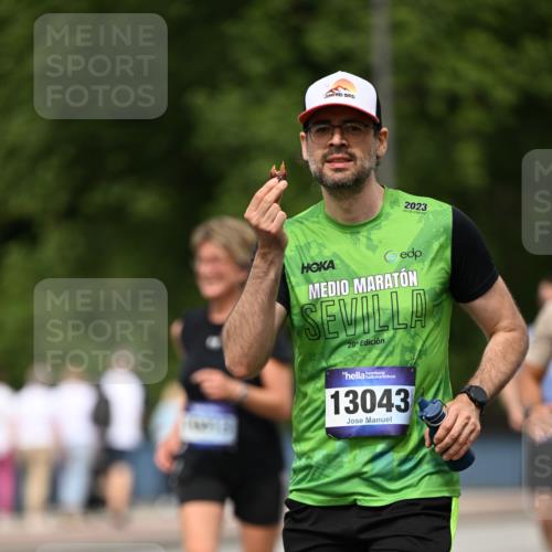 29.06.2025 - hella hamburg halbmarathon Dr. Thomas Lammeyer http://msf.ph/oto/8509760 29.06.2025 10:32:27 Kennedybrücke 4834, 5285, 5707, 5939, 6102, 6259, 6345, 7497, 7667, 7764, 7980, 9855, 10412, 10413 meine-sportfotos.de