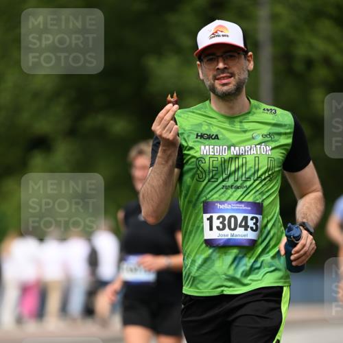 29.06.2025 - hella hamburg halbmarathon Dr. Thomas Lammeyer http://msf.ph/oto/8509761 29.06.2025 10:32:27 Kennedybrücke 4834, 5285, 5707, 5939, 6102, 6259, 6345, 7497, 7667, 7764, 7980, 9855, 10412, 10413 meine-sportfotos.de