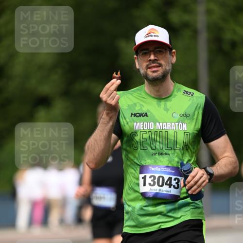 29.06.2025 - hella hamburg halbmarathon Dr. Thomas Lammeyer http://msf.ph/oto/8509762 29.06.2025 10:32:27 Kennedybrücke 4834, 5285, 5707, 5939, 6102, 6259, 6345, 7497, 7667, 7764, 7980, 9855, 10412, 10413 meine-sportfotos.de