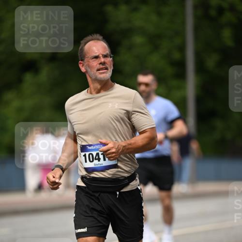 29.06.2025 - hella hamburg halbmarathon Dr. Thomas Lammeyer http://msf.ph/oto/8509781 29.06.2025 10:32:29 Kennedybrücke 4834, 5285, 5604, 5707, 5939, 6102, 6259, 6345, 7497, 7667, 7764, 7980, 9642, 9716, 9855, 10412, 10413 meine-sportfotos.de