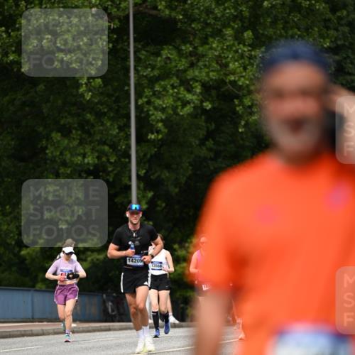 29.06.2025 - hella hamburg halbmarathon Dr. Thomas Lammeyer http://msf.ph/oto/8509782 29.06.2025 10:32:30 Kennedybrücke 4834, 5285, 5604, 5707, 5939, 6102, 6259, 6345, 7497, 7667, 7764, 7980, 9642, 9716, 9855, 10412, 10413 meine-sportfotos.de