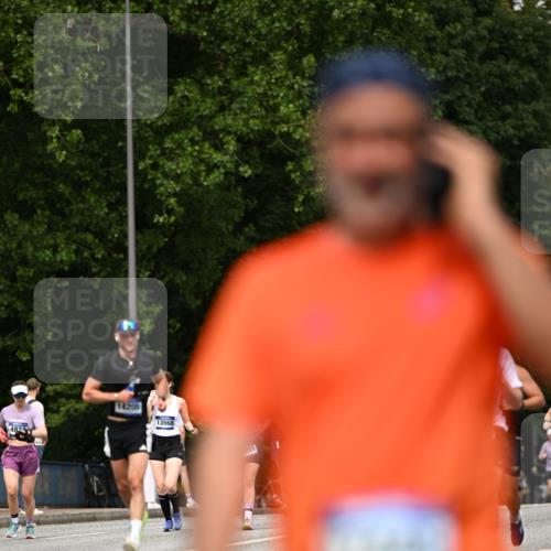 29.06.2025 - hella hamburg halbmarathon Dr. Thomas Lammeyer http://msf.ph/oto/8509784 29.06.2025 10:32:30 Kennedybrücke 4834, 5285, 5604, 5707, 5939, 6102, 6259, 6345, 7497, 7667, 7764, 7980, 9642, 9716, 9855, 10412, 10413 meine-sportfotos.de