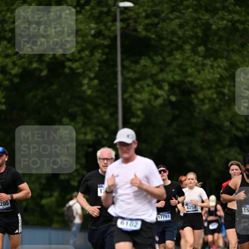 29.06.2025 - hella hamburg halbmarathon Dr. Thomas Lammeyer http://msf.ph/oto/8509803 29.06.2025 10:32:33 Kennedybrücke 4834, 5285, 5604, 5707, 5939, 6102, 6259, 6345, 7497, 7667, 7764, 7980, 9642, 9653, 9654, 9716, 9855, 10412, 10413 meine-sportfotos.de
