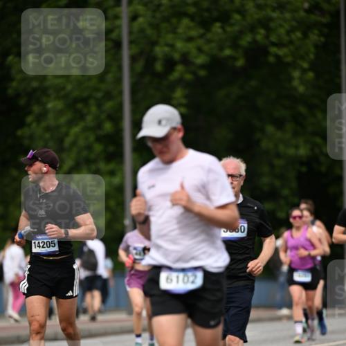 29.06.2025 - hella hamburg halbmarathon Dr. Thomas Lammeyer http://msf.ph/oto/8509821 29.06.2025 10:32:35 Kennedybrücke 2688, 4834, 5285, 5604, 5939, 6102, 6259, 6345, 7497, 7667, 7980, 9642, 9653, 9654, 9716, 10412, 10413 meine-sportfotos.de