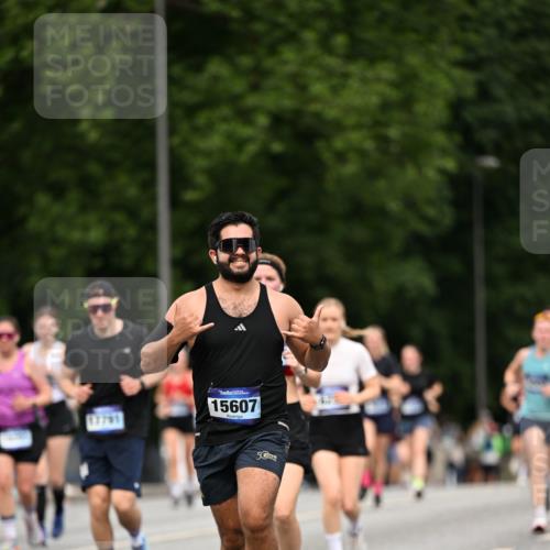 29.06.2025 - hella hamburg halbmarathon Dr. Thomas Lammeyer http://msf.ph/oto/8509831 29.06.2025 10:32:36 Kennedybrücke 2688, 4834, 5285, 5604, 5939, 6102, 6259, 6345, 7497, 7667, 7980, 9642, 9653, 9654, 9716, 10412, 10413 meine-sportfotos.de