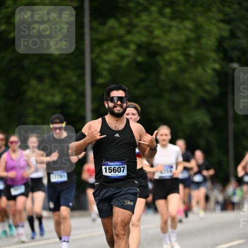 29.06.2025 - hella hamburg halbmarathon Dr. Thomas Lammeyer http://msf.ph/oto/8509833 29.06.2025 10:32:36 Kennedybrücke 2688, 4834, 5285, 5604, 5939, 6102, 6259, 6345, 7497, 7667, 7980, 9642, 9653, 9654, 9716, 10412, 10413 meine-sportfotos.de