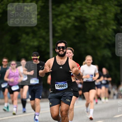 29.06.2025 - hella hamburg halbmarathon Dr. Thomas Lammeyer http://msf.ph/oto/8509836 29.06.2025 10:32:36 Kennedybrücke 2688, 4834, 5285, 5604, 5939, 6102, 6259, 6345, 7497, 7667, 7980, 9642, 9653, 9654, 9716, 10412, 10413 meine-sportfotos.de