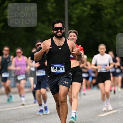 29.06.2025 - hella hamburg halbmarathon Dr. Thomas Lammeyer http://msf.ph/oto/8509843 29.06.2025 10:32:37 Kennedybrücke 2688, 4834, 5604, 5939, 6102, 6259, 6345, 7169, 7497, 7667, 9642, 9653, 9654, 9716, 10412, 10413 meine-sportfotos.de