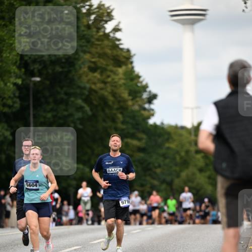 29.06.2025 - hella hamburg halbmarathon Dr. Thomas Lammeyer http://msf.ph/oto/8509862 29.06.2025 10:32:38 Kennedybrücke 2688, 4834, 5604, 5939, 6102, 6259, 6345, 7169, 7497, 7667, 9642, 9653, 9654, 9716, 10412, 10413 meine-sportfotos.de
