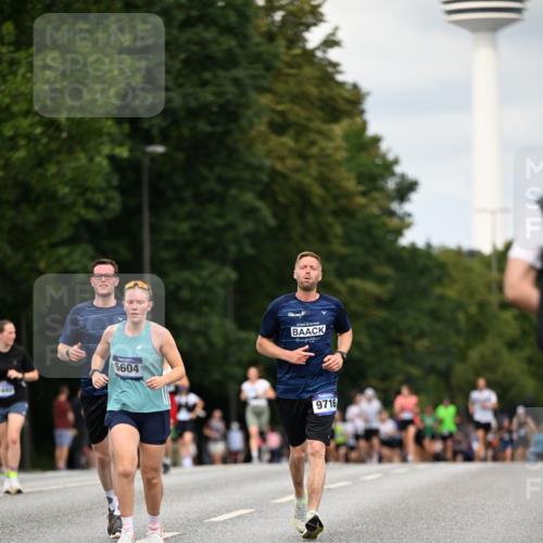 29.06.2025 - hella hamburg halbmarathon Dr. Thomas Lammeyer http://msf.ph/oto/8509869 29.06.2025 10:32:39 Kennedybrücke 2688, 3731, 4834, 5604, 5939, 6102, 6259, 6345, 7169, 7497, 9642, 9653, 9654, 9716, 10412, 10413 meine-sportfotos.de