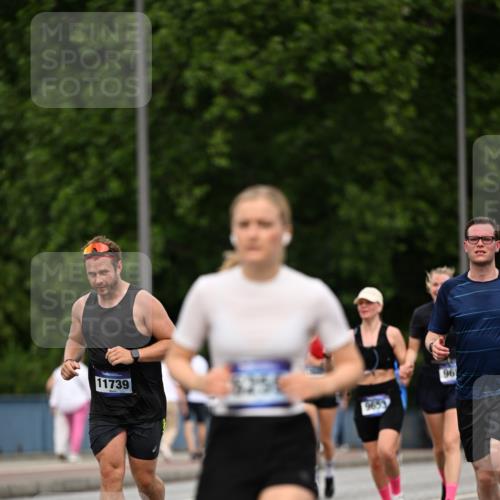 29.06.2025 - hella hamburg halbmarathon Dr. Thomas Lammeyer http://msf.ph/oto/8509890 29.06.2025 10:32:42 Kennedybrücke 2688, 3731, 4161, 4834, 5604, 6102, 6259, 6345, 7169, 7497, 9642, 9653, 9654, 9716, 10412, 10413 meine-sportfotos.de
