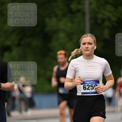 29.06.2025 - hella hamburg halbmarathon Dr. Thomas Lammeyer http://msf.ph/oto/8509899 29.06.2025 10:32:43 Kennedybrücke 2688, 3731, 4161, 4834, 5604, 6102, 6259, 6345, 7169, 7497, 9642, 9653, 9654, 9716 meine-sportfotos.de