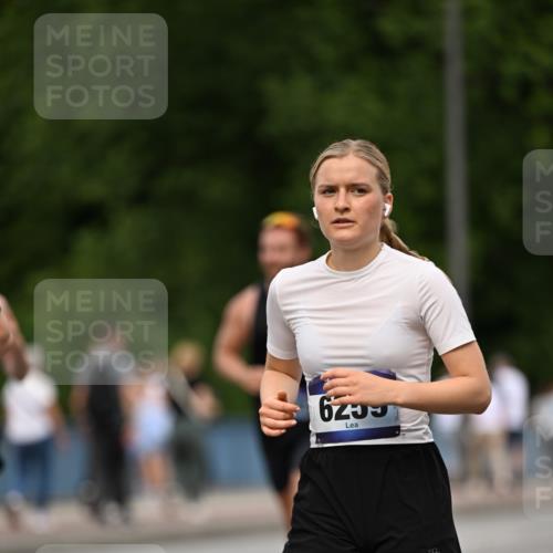 29.06.2025 - hella hamburg halbmarathon Dr. Thomas Lammeyer http://msf.ph/oto/8509906 29.06.2025 10:32:43 Kennedybrücke 2688, 3731, 4161, 4834, 5604, 6102, 6259, 6345, 7169, 7497, 9642, 9653, 9654, 9716 meine-sportfotos.de