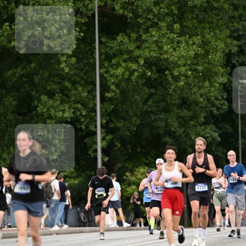 29.06.2025 - hella hamburg halbmarathon Dr. Thomas Lammeyer http://msf.ph/oto/8509935 29.06.2025 10:32:47 Kennedybrücke 2688, 3731, 4161, 4834, 5604, 5718, 6102, 6259, 6345, 7169, 8056, 9642, 9653, 9654, 9716, 10434, 10808 meine-sportfotos.de