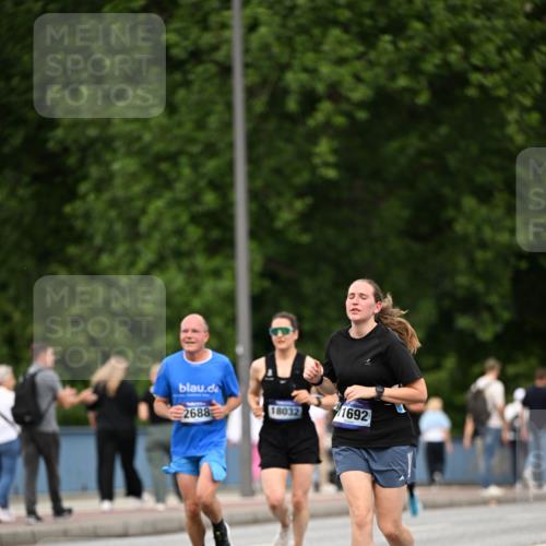 29.06.2025 - hella hamburg halbmarathon Dr. Thomas Lammeyer http://msf.ph/oto/8509947 29.06.2025 10:32:48 Kennedybrücke 2688, 3731, 4161, 4834, 5604, 5718, 6102, 6259, 6345, 7169, 8056, 9642, 9653, 9654, 9716, 10434, 10808 meine-sportfotos.de