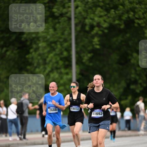 29.06.2025 - hella hamburg halbmarathon Dr. Thomas Lammeyer http://msf.ph/oto/8509949 29.06.2025 10:32:49 Kennedybrücke 2688, 3731, 4161, 4834, 5604, 5718, 6259, 6345, 7169, 8056, 9642, 9653, 9654, 9716, 10434, 10808 meine-sportfotos.de