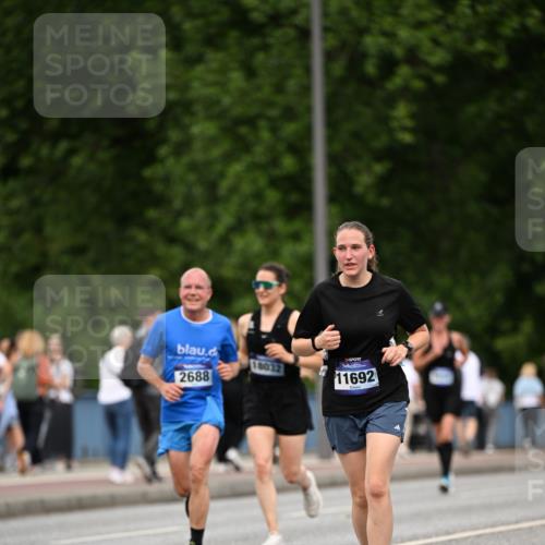 29.06.2025 - hella hamburg halbmarathon Dr. Thomas Lammeyer http://msf.ph/oto/8509958 29.06.2025 10:32:49 Kennedybrücke 2688, 3731, 4161, 4834, 5604, 5718, 6259, 6345, 7169, 8056, 9642, 9653, 9654, 9716, 10434, 10808 meine-sportfotos.de