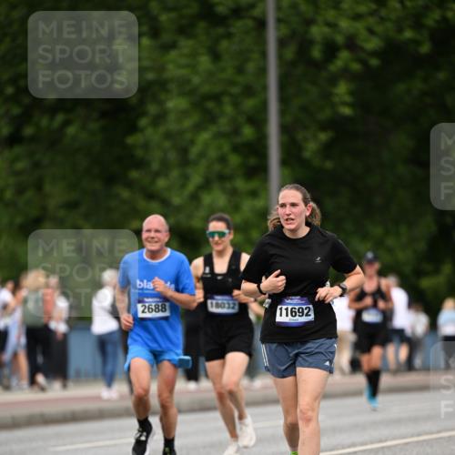29.06.2025 - hella hamburg halbmarathon Dr. Thomas Lammeyer http://msf.ph/oto/8509960 29.06.2025 10:32:49 Kennedybrücke 2688, 3731, 4161, 4834, 5604, 5718, 6259, 6345, 7169, 8056, 9642, 9653, 9654, 9716, 10434, 10808 meine-sportfotos.de