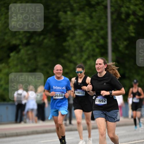 29.06.2025 - hella hamburg halbmarathon Dr. Thomas Lammeyer http://msf.ph/oto/8509967 29.06.2025 10:32:50 Kennedybrücke 2688, 3731, 4161, 4834, 5604, 5718, 6259, 6345, 7169, 8056, 9642, 9653, 9654, 9716, 10434, 10808 meine-sportfotos.de