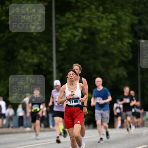 29.06.2025 - hella hamburg halbmarathon Dr. Thomas Lammeyer http://msf.ph/oto/8509974 29.06.2025 10:32:51 Kennedybrücke 2688, 3731, 4161, 4834, 5604, 5718, 6259, 6345, 7169, 8056, 9642, 9653, 9654, 9716, 10434, 10808 meine-sportfotos.de