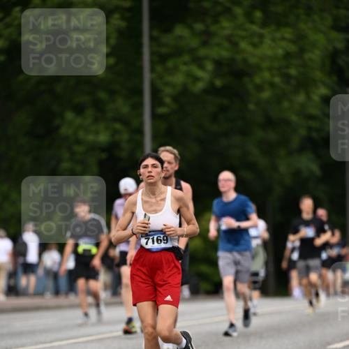 29.06.2025 - hella hamburg halbmarathon Dr. Thomas Lammeyer http://msf.ph/oto/8509976 29.06.2025 10:32:51 Kennedybrücke 2688, 3731, 4161, 4834, 5604, 5718, 6259, 6345, 7169, 8056, 9642, 9653, 9654, 9716, 10434, 10808 meine-sportfotos.de