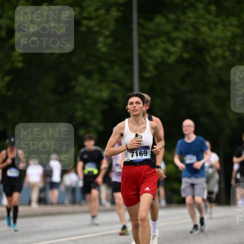 29.06.2025 - hella hamburg halbmarathon Dr. Thomas Lammeyer http://msf.ph/oto/8509978 29.06.2025 10:32:51 Kennedybrücke 2688, 3731, 4161, 4834, 5604, 5718, 6259, 6345, 7169, 8056, 9642, 9653, 9654, 9716, 10434, 10808 meine-sportfotos.de