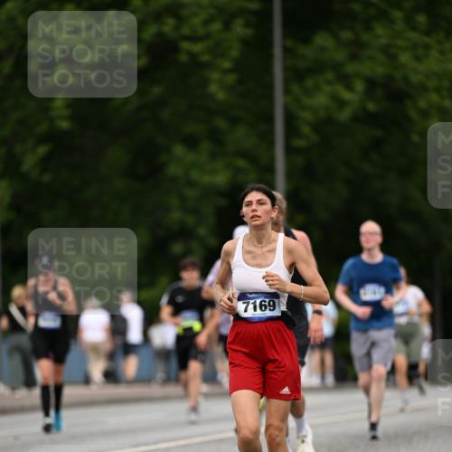 29.06.2025 - hella hamburg halbmarathon Dr. Thomas Lammeyer http://msf.ph/oto/8509982 29.06.2025 10:32:52 Kennedybrücke 2688, 3731, 4161, 4834, 5604, 5718, 6259, 6345, 7169, 8056, 9642, 9653, 9654, 9716, 10434, 10808 meine-sportfotos.de