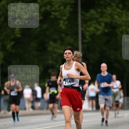 29.06.2025 - hella hamburg halbmarathon Dr. Thomas Lammeyer http://msf.ph/oto/8509984 29.06.2025 10:32:52 Kennedybrücke 2688, 3731, 4161, 4834, 5604, 5718, 6259, 6345, 7169, 8056, 9642, 9653, 9654, 9716, 10434, 10808 meine-sportfotos.de
