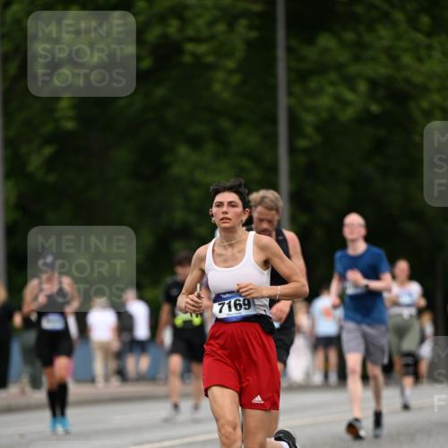 29.06.2025 - hella hamburg halbmarathon Dr. Thomas Lammeyer http://msf.ph/oto/8509987 29.06.2025 10:32:52 Kennedybrücke 2688, 3731, 4161, 4834, 5604, 5718, 6259, 6345, 7169, 8056, 9642, 9653, 9654, 9716, 10434, 10808 meine-sportfotos.de