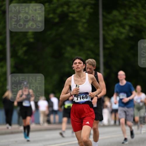 29.06.2025 - hella hamburg halbmarathon Dr. Thomas Lammeyer http://msf.ph/oto/8509988 29.06.2025 10:32:52 Kennedybrücke 2688, 3731, 4161, 4834, 5604, 5718, 6259, 6345, 7169, 8056, 9642, 9653, 9654, 9716, 10434, 10808 meine-sportfotos.de