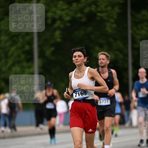 29.06.2025 - hella hamburg halbmarathon Dr. Thomas Lammeyer http://msf.ph/oto/8509997 29.06.2025 10:32:53 Kennedybrücke 2688, 3731, 4161, 4834, 5604, 5718, 6259, 6345, 7169, 8056, 9642, 9653, 9654, 9716, 10434, 10808 meine-sportfotos.de