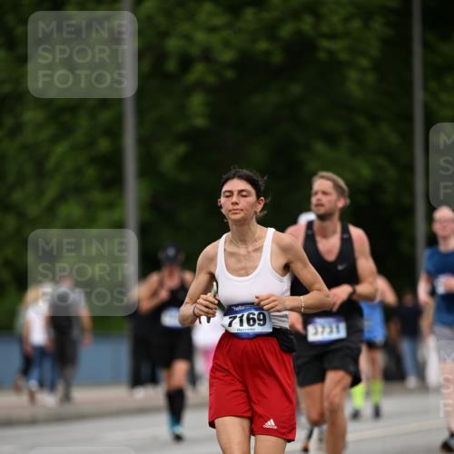 29.06.2025 - hella hamburg halbmarathon Dr. Thomas Lammeyer http://msf.ph/oto/8509999 29.06.2025 10:32:53 Kennedybrücke 2688, 3731, 4161, 4834, 5604, 5718, 6259, 6345, 7169, 8056, 9642, 9653, 9654, 9716, 10434, 10808 meine-sportfotos.de