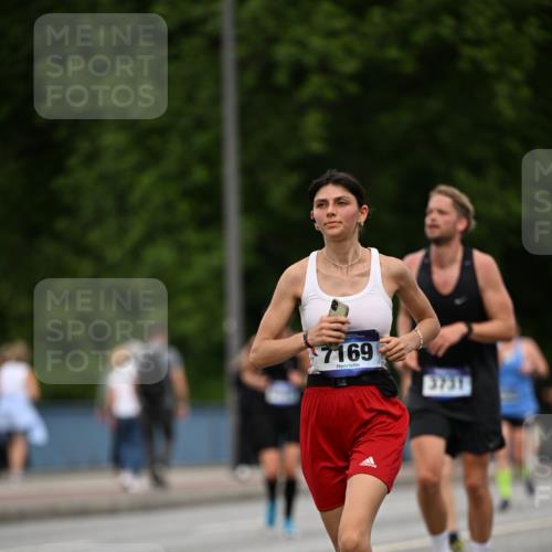 29.06.2025 - hella hamburg halbmarathon Dr. Thomas Lammeyer http://msf.ph/oto/8510002 29.06.2025 10:32:53 Kennedybrücke 2688, 3731, 4161, 4834, 5604, 5718, 6259, 6345, 7169, 8056, 9642, 9653, 9654, 9716, 10434, 10808 meine-sportfotos.de