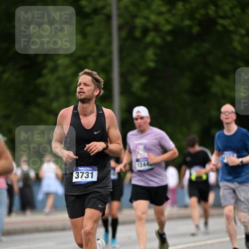 29.06.2025 - hella hamburg halbmarathon Dr. Thomas Lammeyer http://msf.ph/oto/8510021 29.06.2025 10:32:54 Kennedybrücke 2688, 3731, 4161, 4834, 5604, 5718, 6259, 6345, 7169, 8056, 9642, 9653, 9654, 9716, 10434, 10808 meine-sportfotos.de