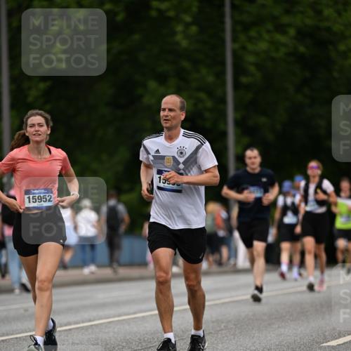 29.06.2025 - hella hamburg halbmarathon Dr. Thomas Lammeyer http://msf.ph/oto/8510034 29.06.2025 10:33:04 Kennedybrücke 2010, 2688, 3179, 3717, 3731, 4161, 4373, 5167, 5718, 5847, 6632, 7169, 8056, 10434, 10808, 11249 meine-sportfotos.de