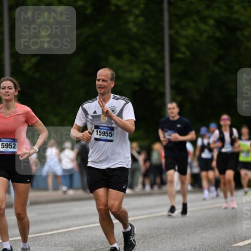 29.06.2025 - hella hamburg halbmarathon Dr. Thomas Lammeyer http://msf.ph/oto/8510037 29.06.2025 10:33:04 Kennedybrücke 2010, 2688, 3179, 3717, 3731, 4161, 4373, 5167, 5718, 5847, 6632, 7169, 8056, 10434, 10808, 11249 meine-sportfotos.de